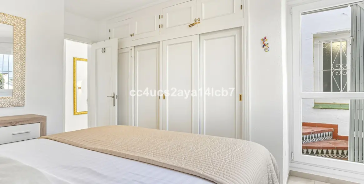 Продажа таунхауса в Calahonda 13