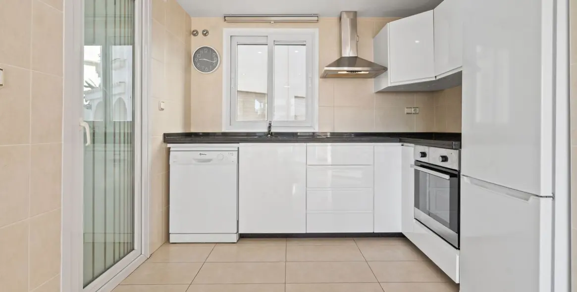 Продажа апартаментов на среднем этаже в Estepona (район Estepona) 7