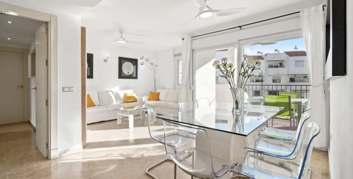 Sale of middle floor apartment in Estepona 11