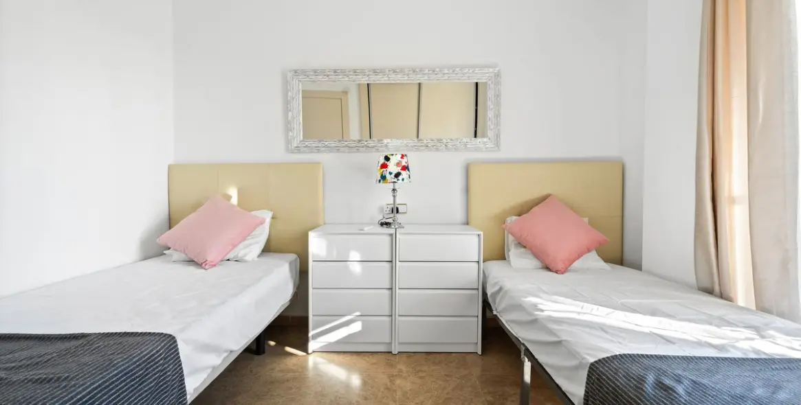 Sale of middle floor apartment in Estepona 13