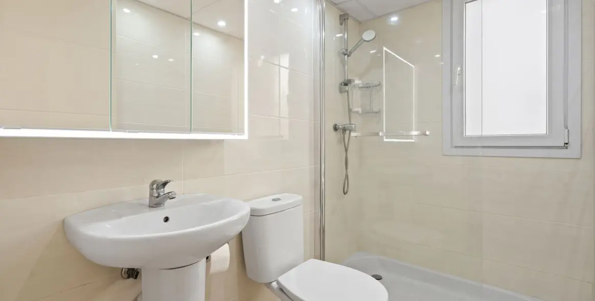 Sale of middle floor apartment in Estepona 16