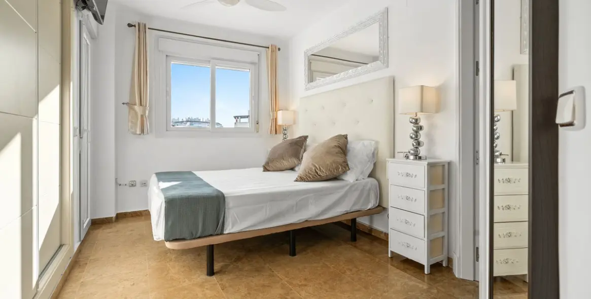 Sale of middle floor apartment in Estepona 20