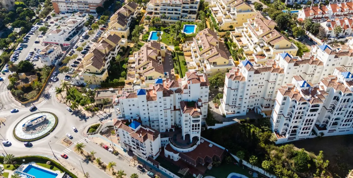 Продажа апартаментов на среднем этаже в Estepona 24