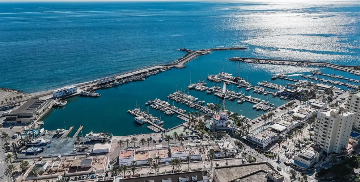 Продажа апартаментов на среднем этаже в Estepona 26