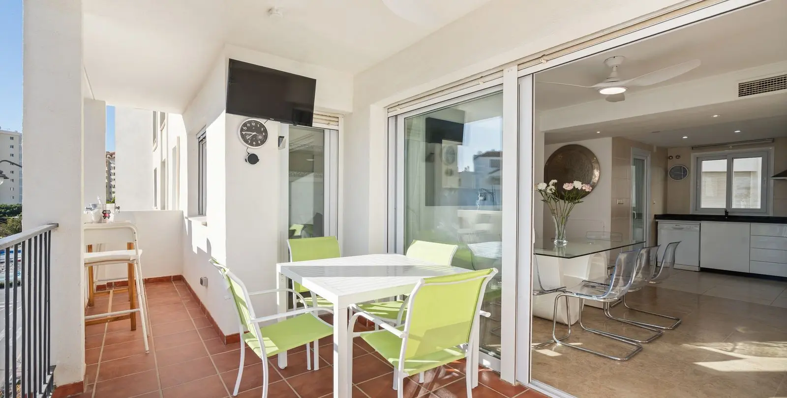 Sale of middle floor apartment in Estepona 4