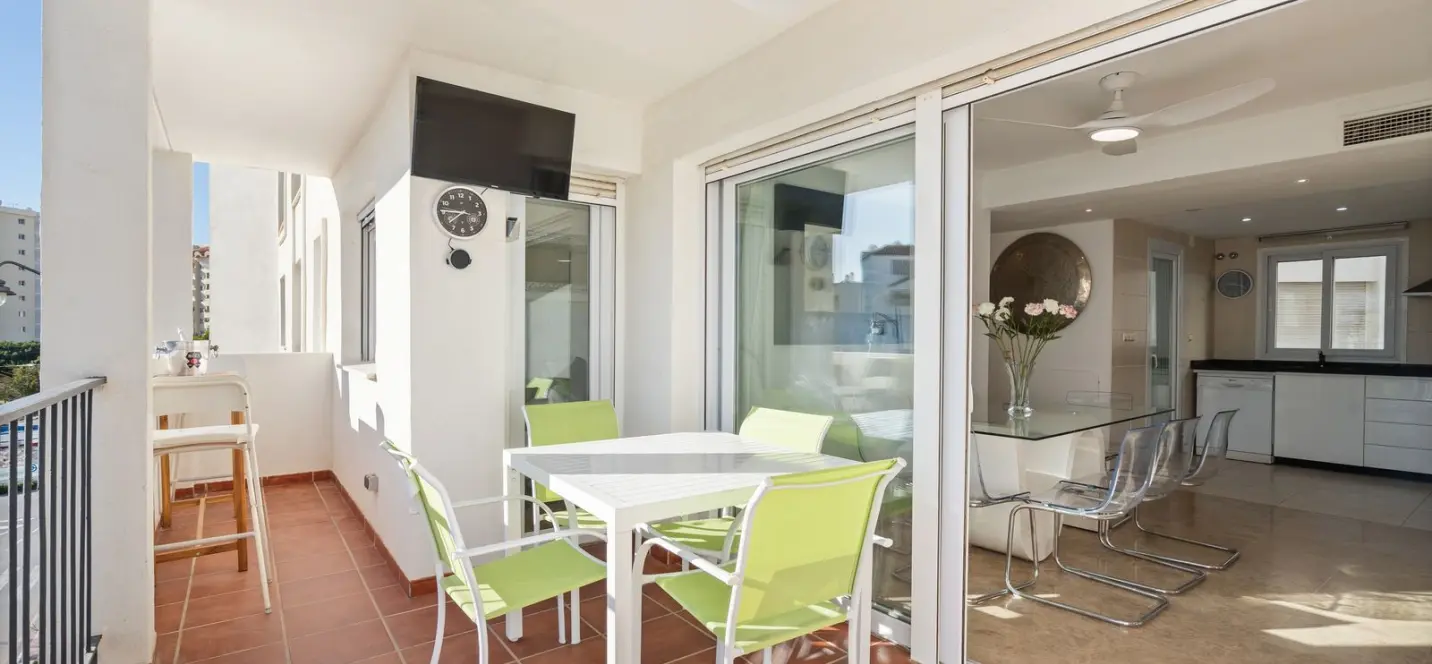 Sale of middle floor apartment in Estepona 3