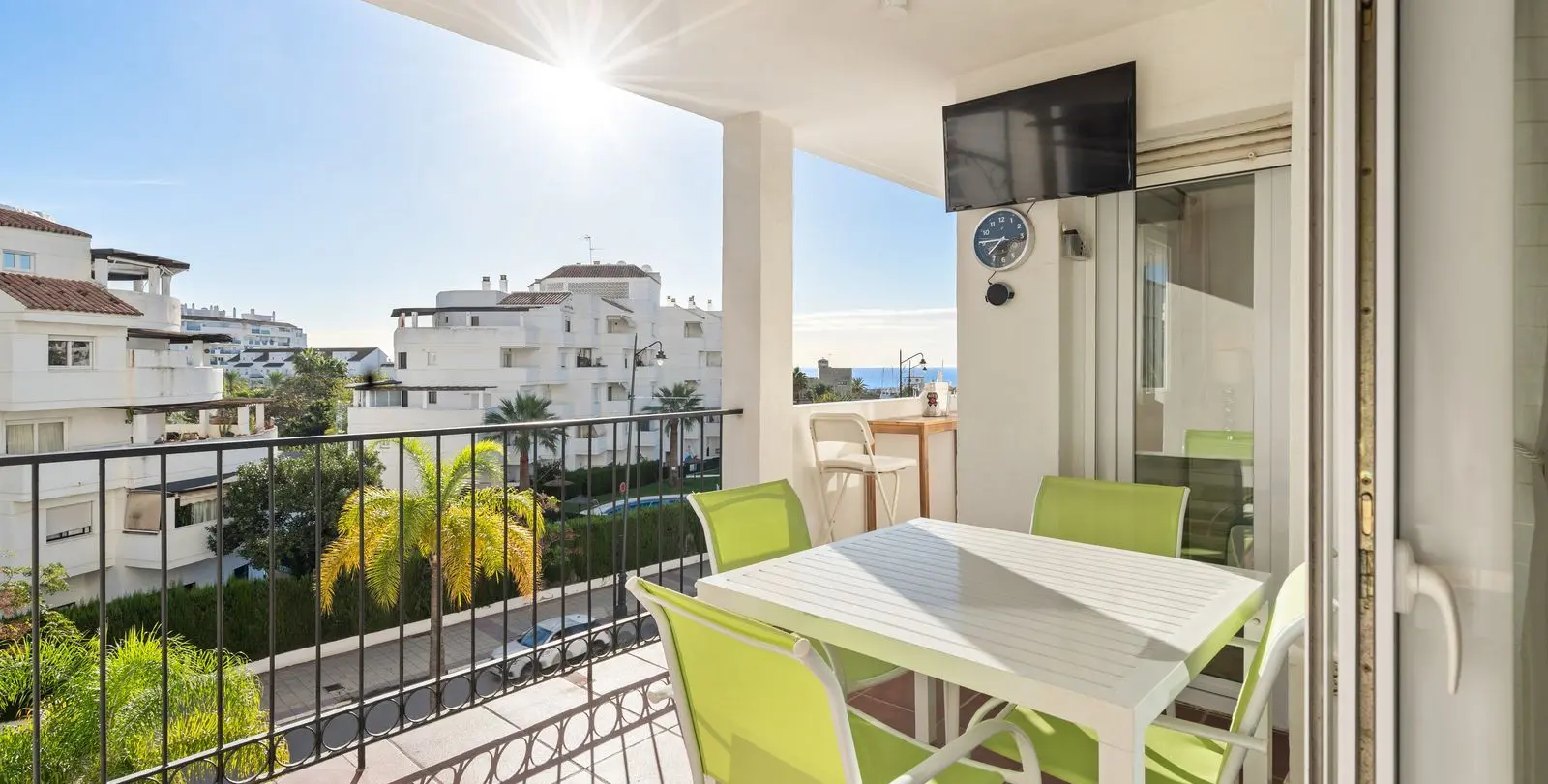 Sale of middle floor apartment in Estepona 5