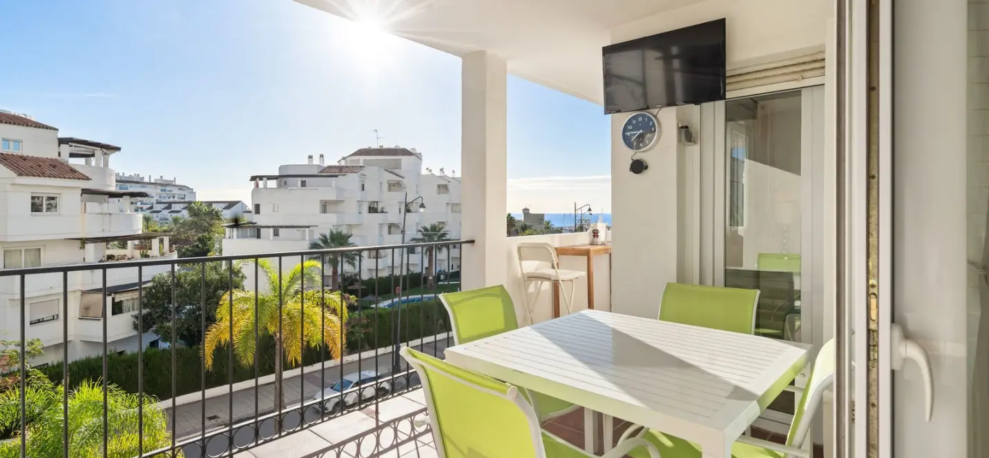 Sale of middle floor apartment in Estepona 4