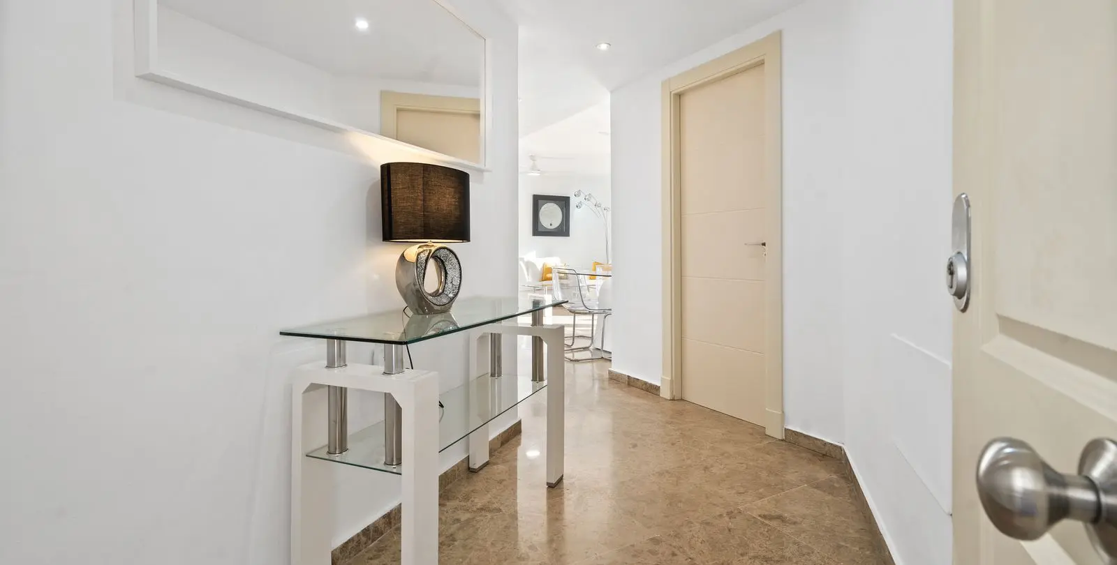Sale of middle floor apartment in Estepona 6