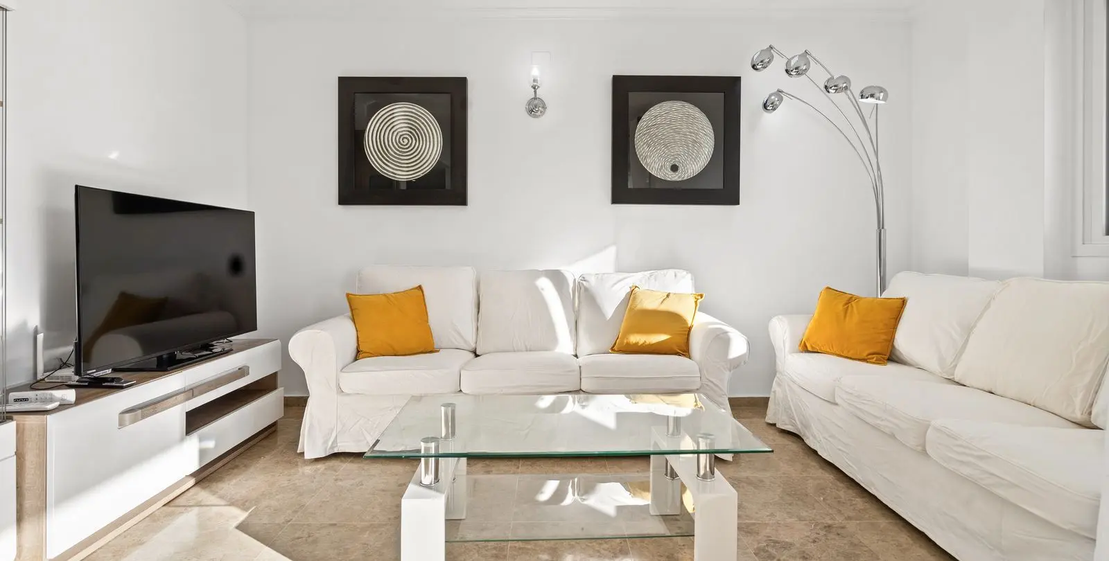 Sale of middle floor apartment in Estepona 10