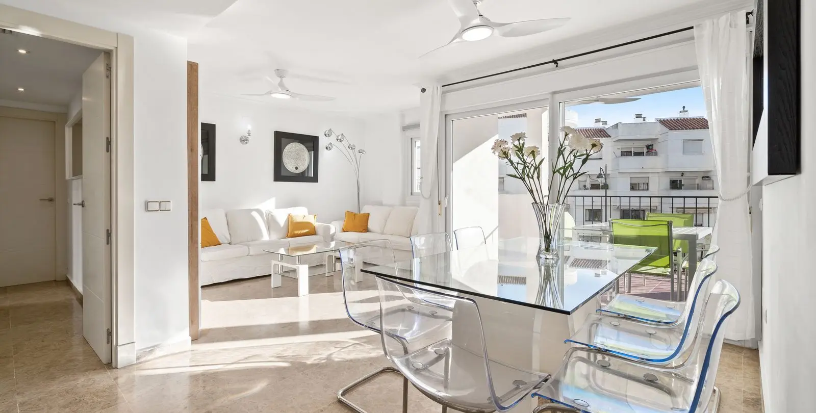 Sale of middle floor apartment in Estepona 11