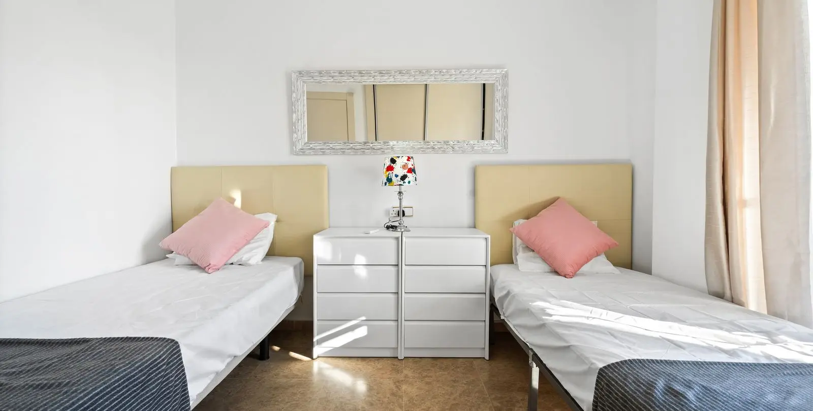 Sale of middle floor apartment in Estepona 13