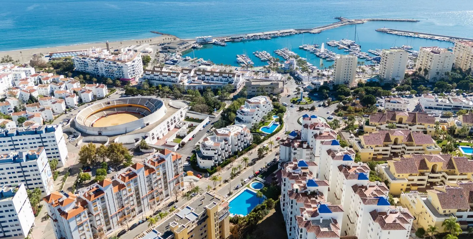 Sale of middle floor apartment in Estepona 25