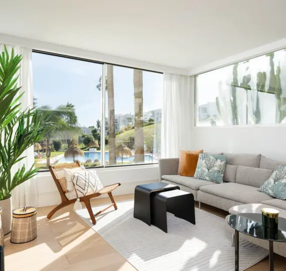 Sale of middle floor apartment in Nueva Andalucía