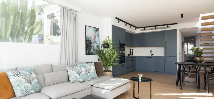 Sale of middle floor apartment in Nueva Andalucía 2