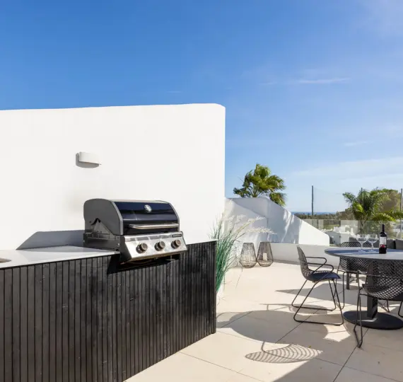 Sale of middle floor apartment in Nueva Andalucía