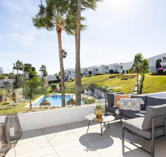 Sale of middle floor apartment in Nueva Andalucía