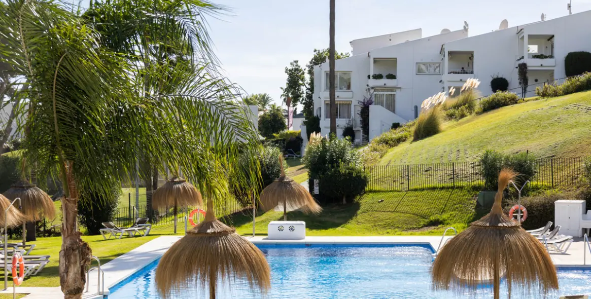 Sale of middle floor apartment in Nueva Andalucía 24