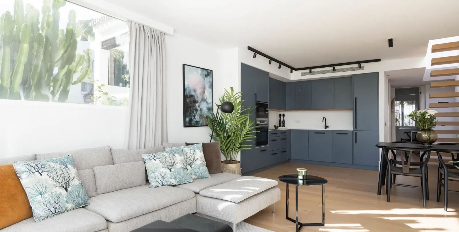 Sale of middle floor apartment in Nueva Andalucía 3