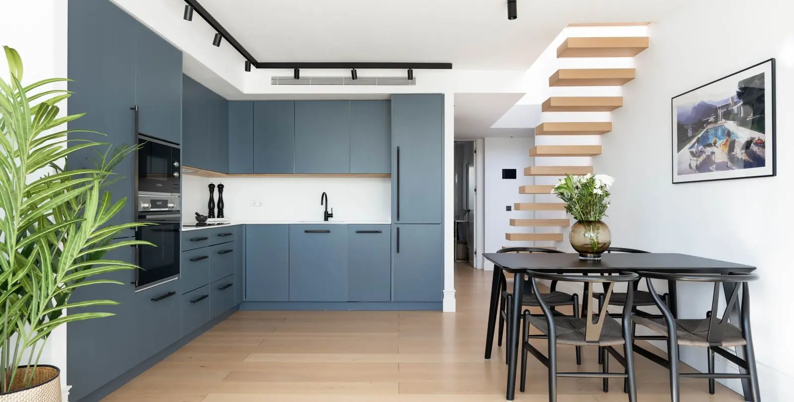 Sale of middle floor apartment in Nueva Andalucía 7
