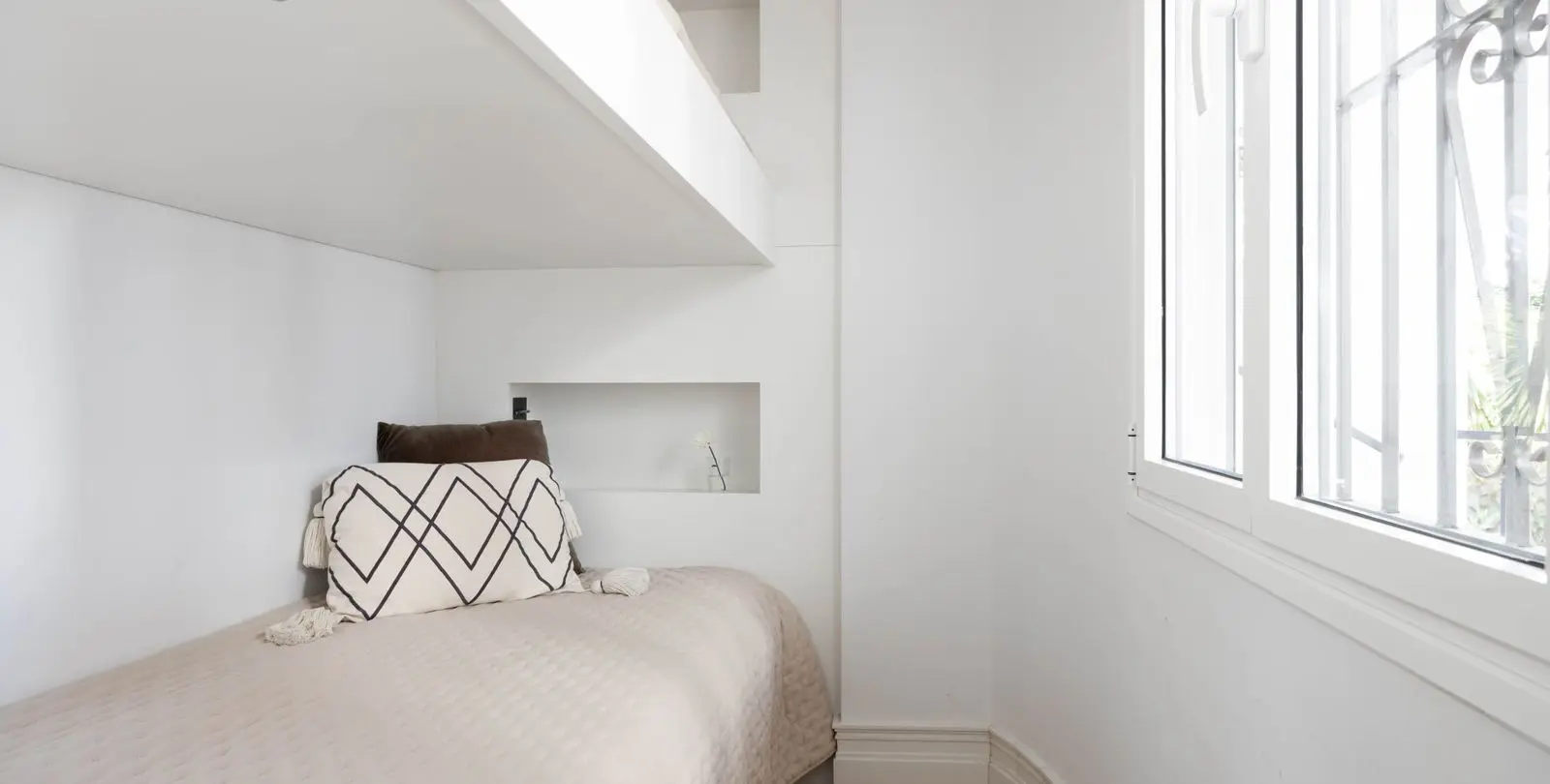 Sale of middle floor apartment in Nueva Andalucía 13