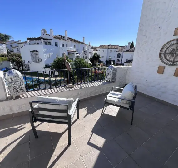 Sale of townhouse in El Paraiso
