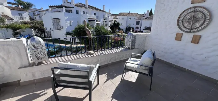 Sale of townhouse in El Paraiso 0
