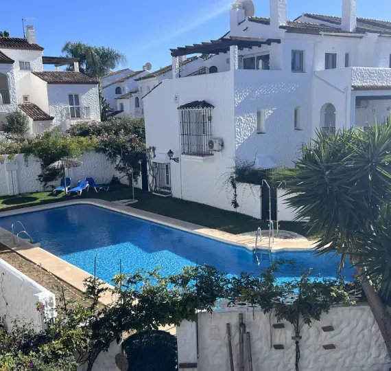 Sale of townhouse in El Paraiso