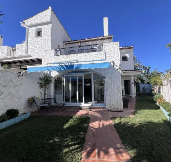 Sale of townhouse in El Paraiso