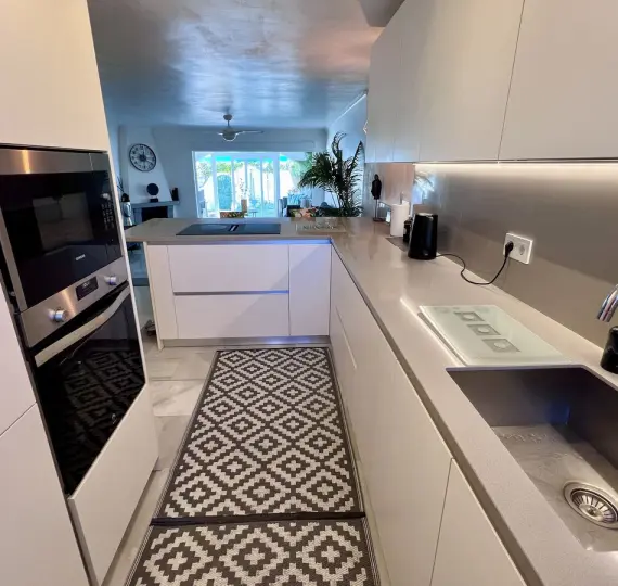 Sale of townhouse in El Paraiso