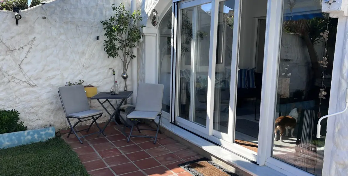 Sale of townhouse in El Paraiso 11