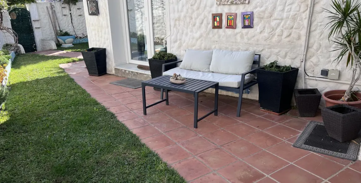 Sale of townhouse in El Paraiso 13