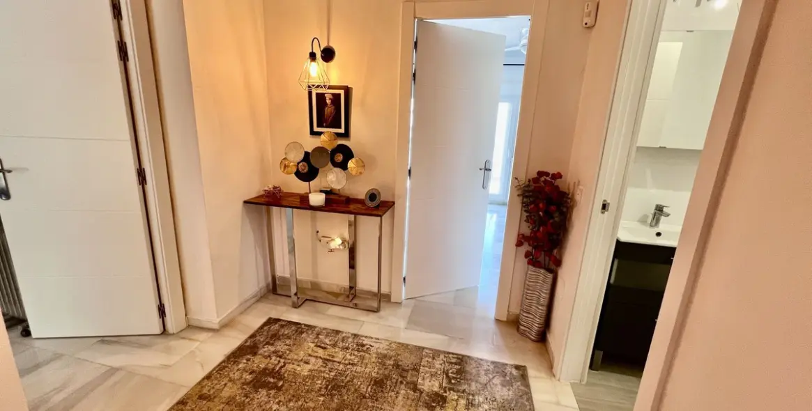 Sale of townhouse in El Paraiso 15