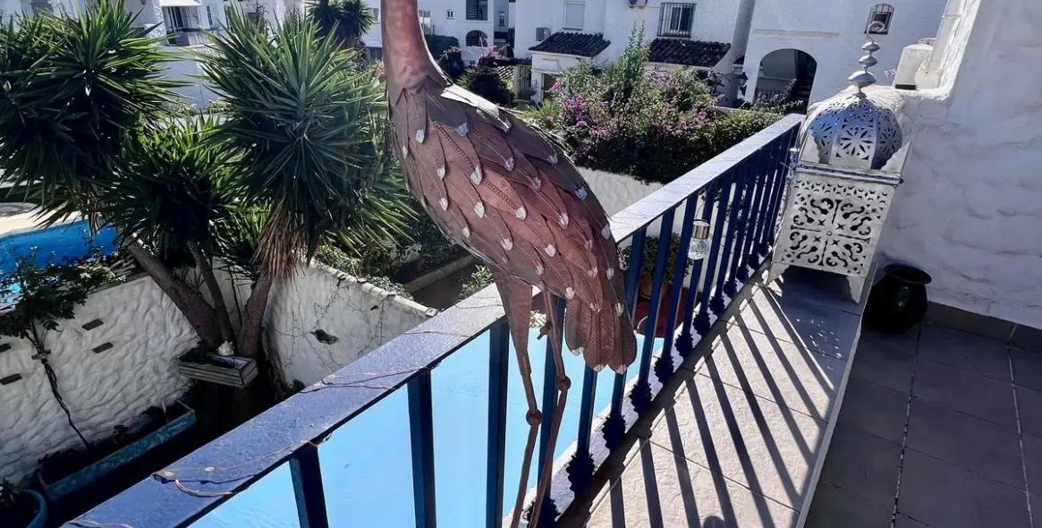 Sale of townhouse in El Paraiso 19