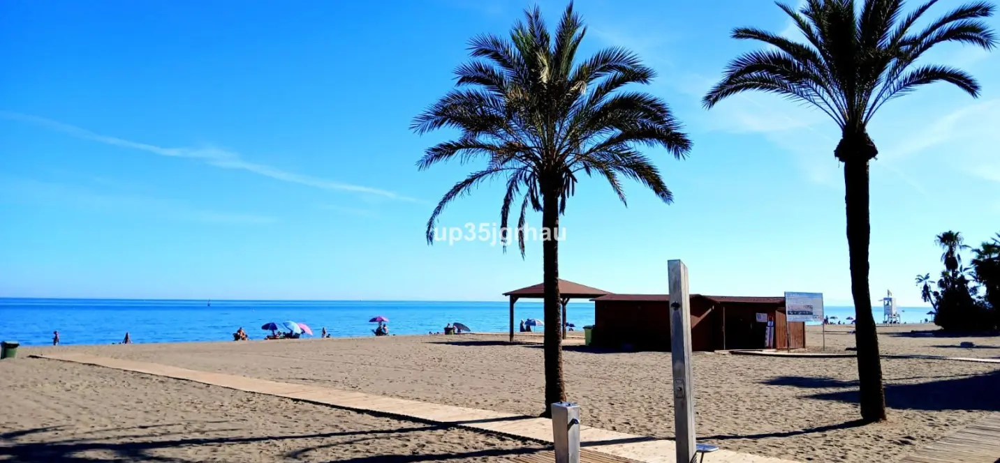 Продажа апартаментов на среднем этаже в Estepona 1