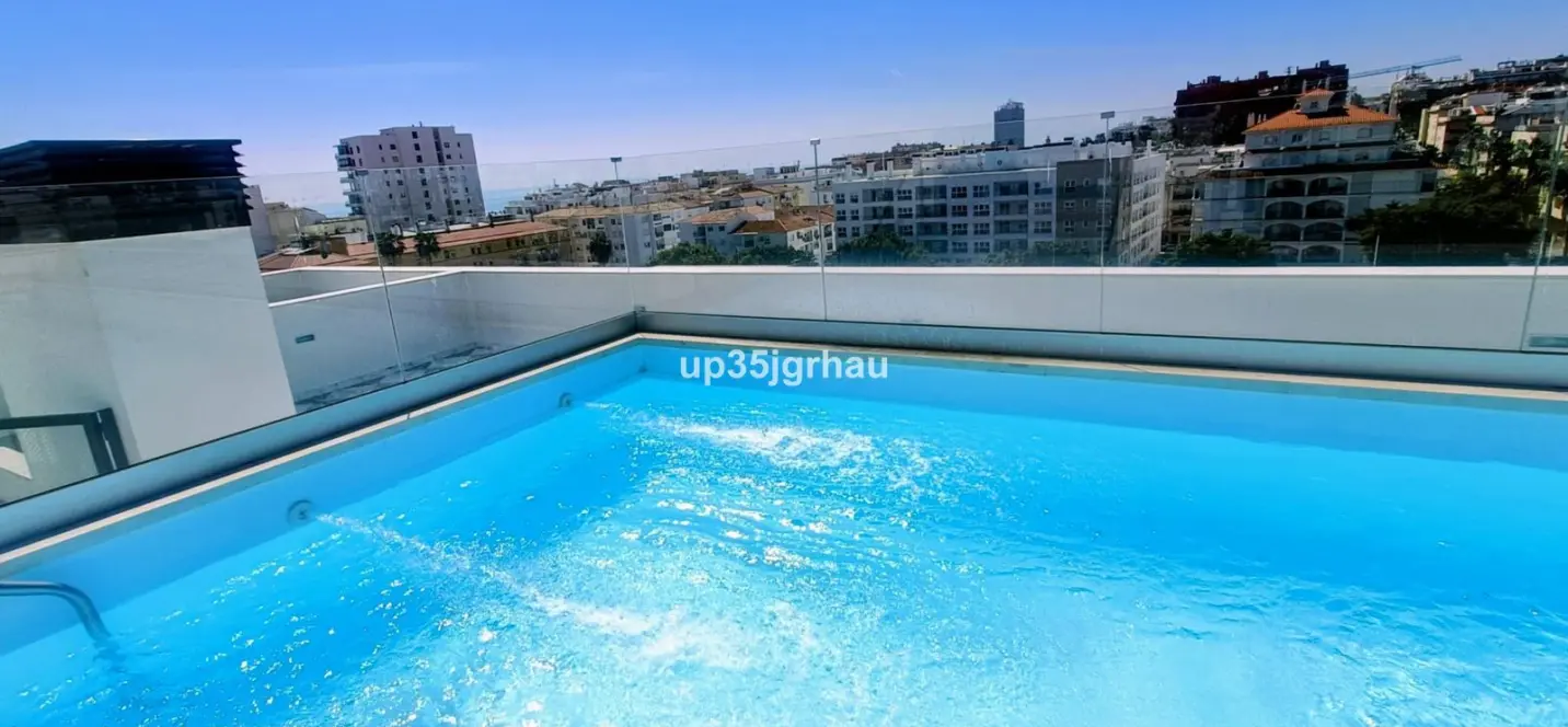 Продажа апартаментов на среднем этаже в Estepona 4