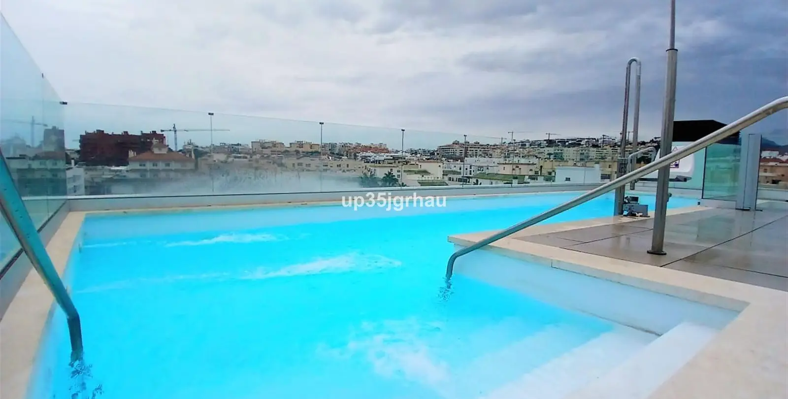 Sale of middle floor apartment in Estepona 6