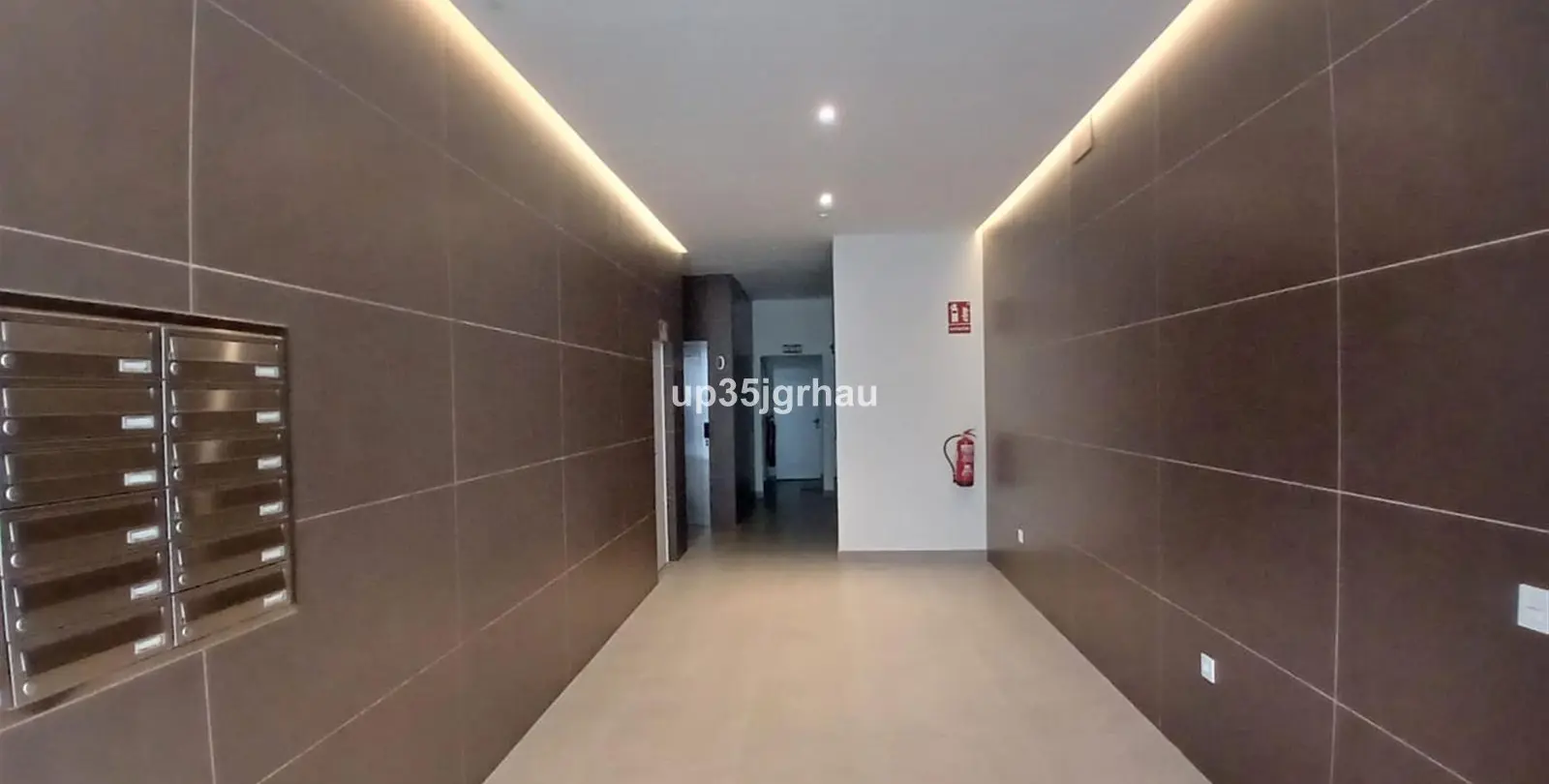 Sale of middle floor apartment in Estepona 13