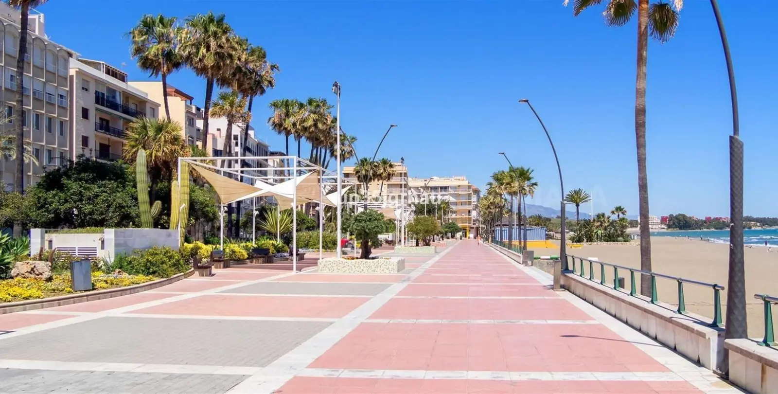 Sale of middle floor apartment in Estepona 22
