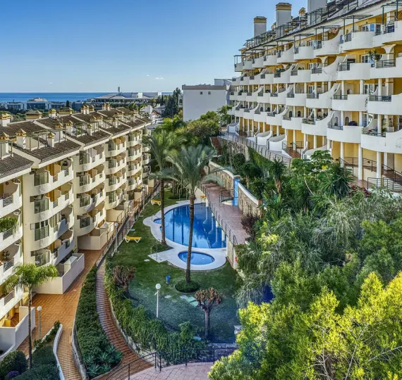Продажа апартаментов на среднем этаже в Marbella