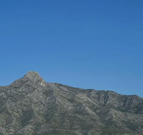 Продажа апартаментов на среднем этаже в Marbella