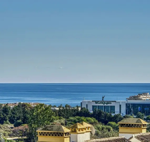 Продажа апартаментов на среднем этаже в Marbella