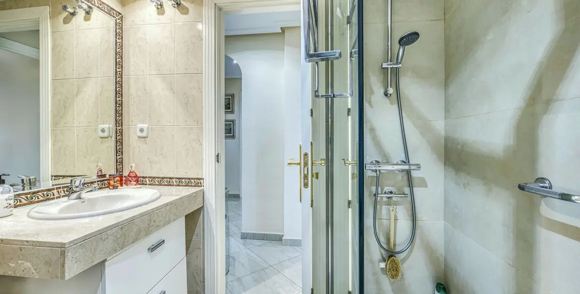 Продажа апартаментов на среднем этаже в Marbella 9