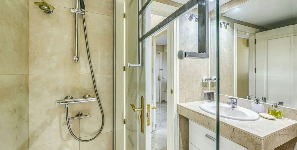 Продажа апартаментов на среднем этаже в Marbella 20