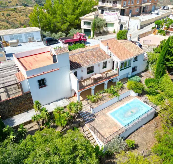 Продажа  отдельно стоящей виллы в Cómpeta