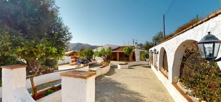 Sale of detached villa in La Viñuela 0