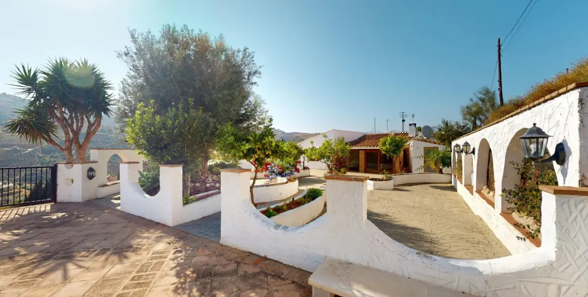 Продажа  отдельно стоящей виллы в La Viñuela 3