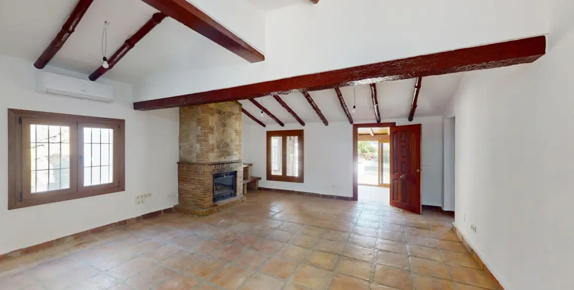 Продажа  отдельно стоящей виллы в La Viñuela 9