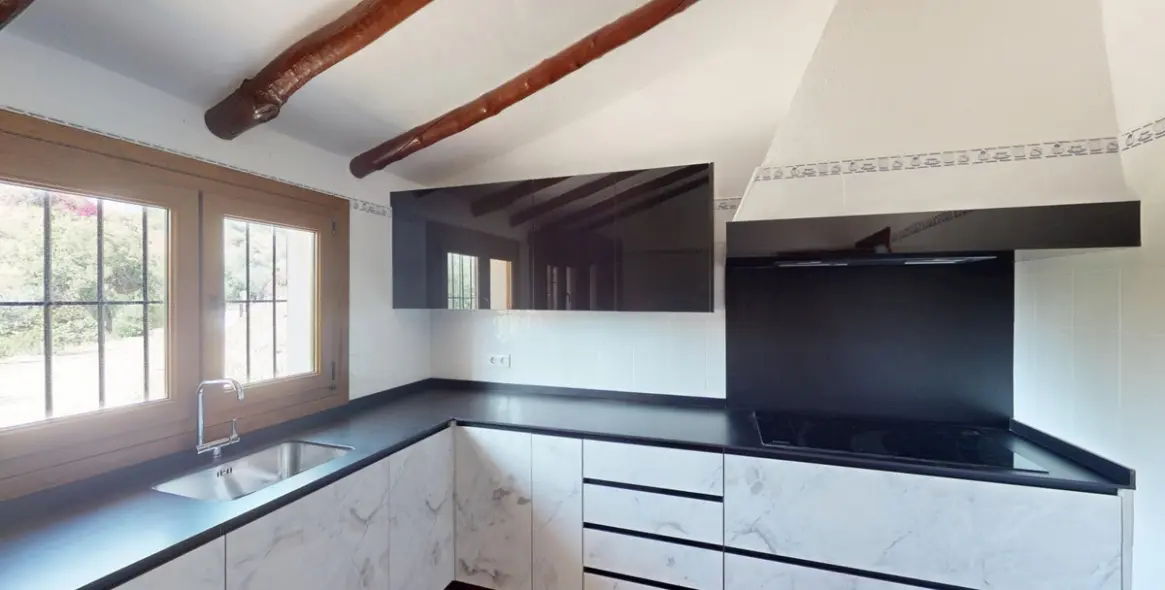 Продажа  отдельно стоящей виллы в La Viñuela 10