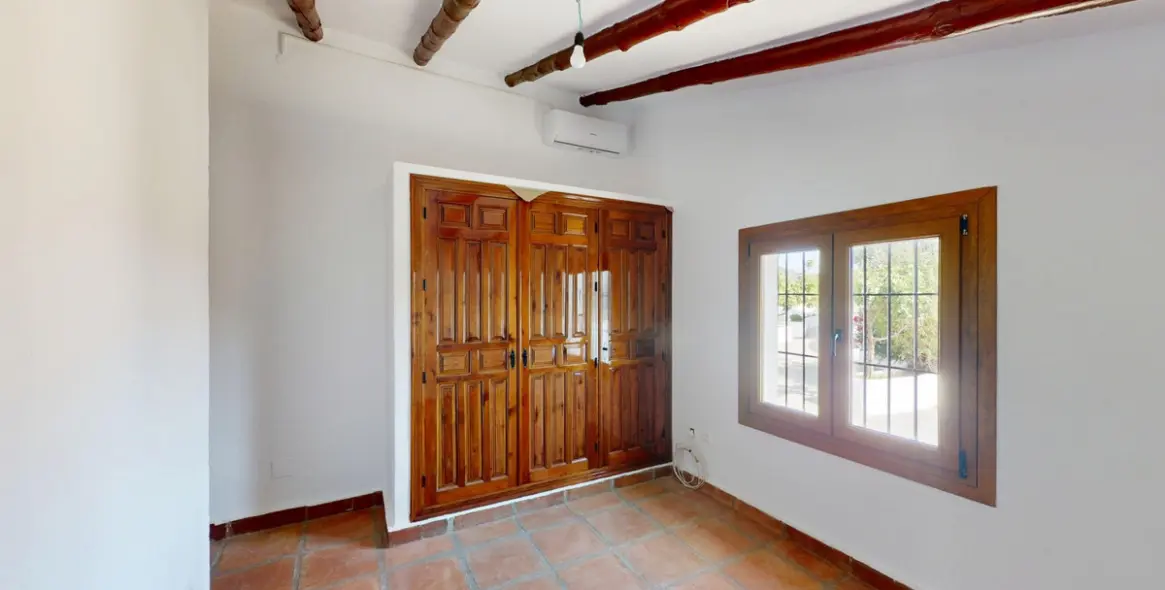 Продажа  отдельно стоящей виллы в La Viñuela 15